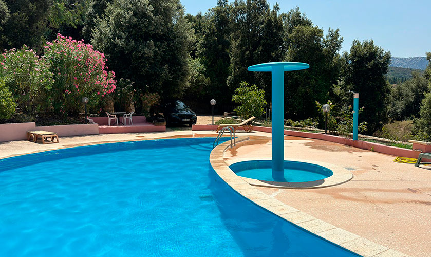 Le Peonie is a small club exclusively for naturists