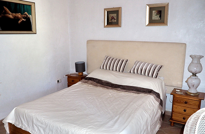 Spain: for sale Casa Carolina