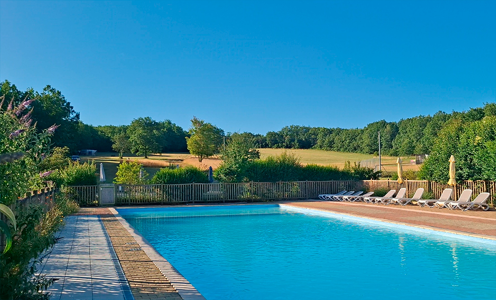 Le Clos Barrat is a small-scale, nature-oriented naturist campsite in the Lot