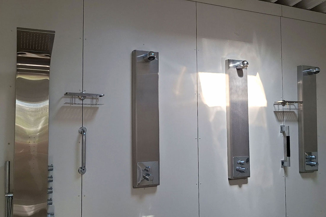 Shower room with underfloor heating at naturist campsite De Brongaard