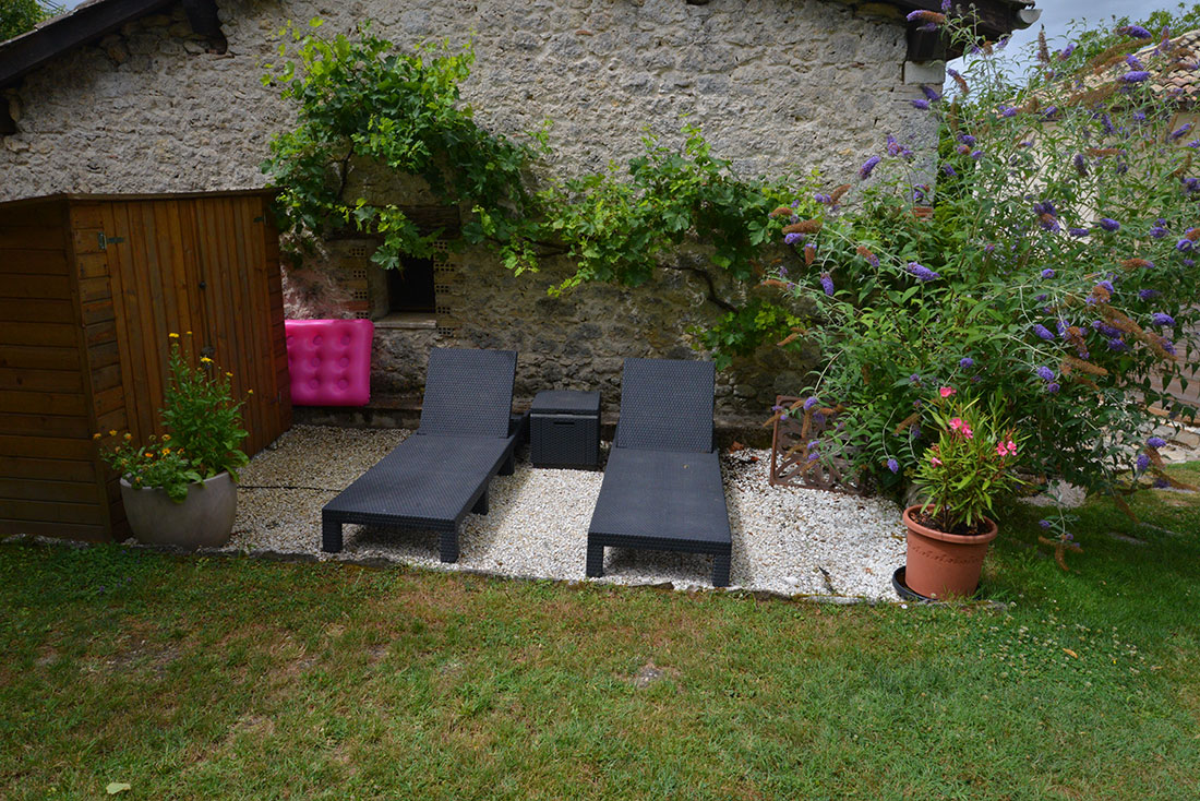 Two sun loungers next to the gîte