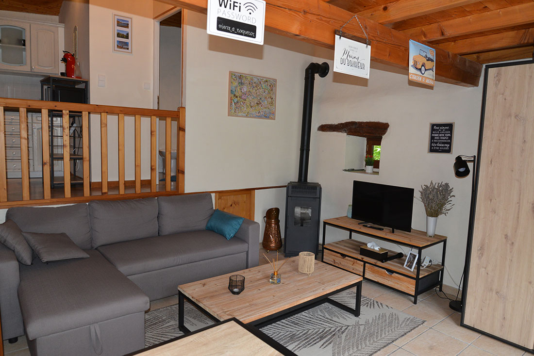 The spacious sitting area