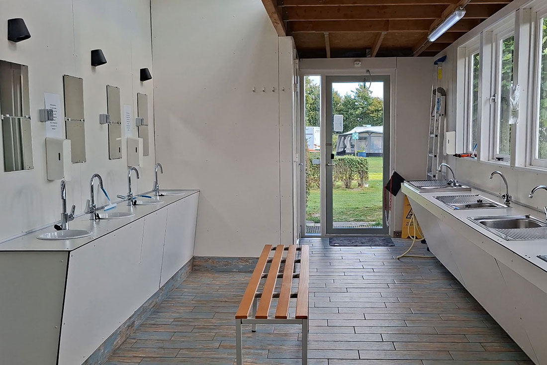 Washing-up area in sanitary building De Brongaard