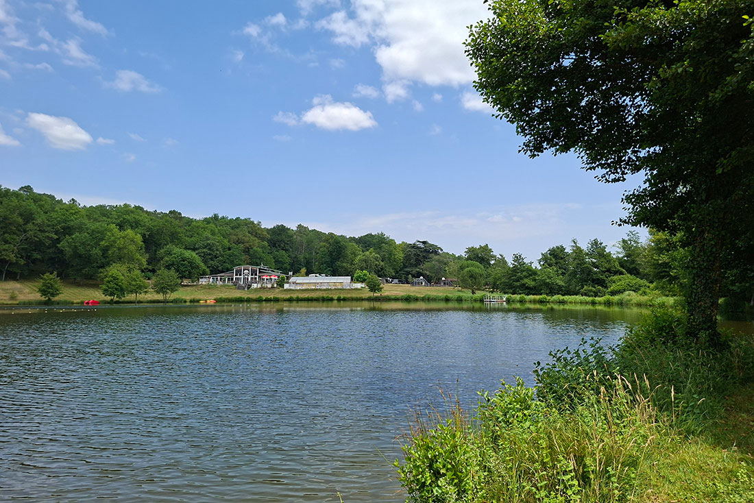 View of the restaurant and swimming pool
