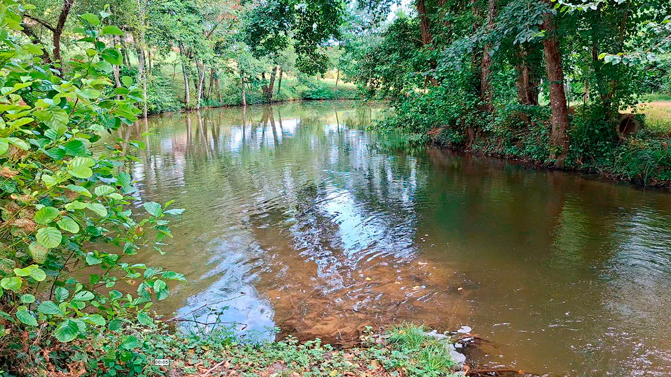 The river of Camping Lislebonne